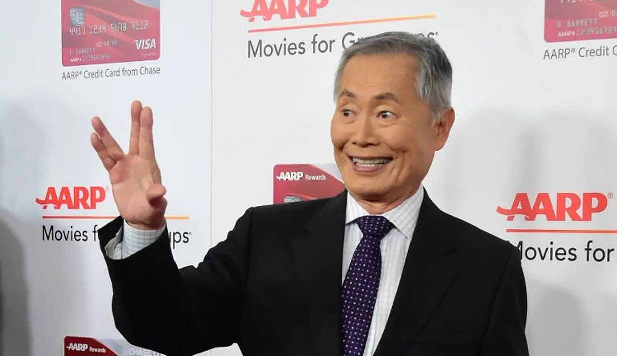 George Takei secara resmi mengaku dirinya adalah seorang gay pada tahun 2002. Ia pun sudah menikah dengan Brad Altman pada 2008. (FREDERIC J. BROWN / AFP)