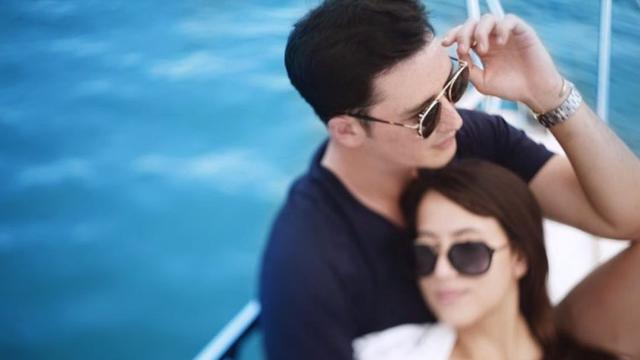 6 Pemotretan Mesra Mike Lewis dan Janisaa Pradja Saat Liburan