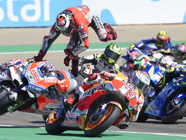 Insiden MotoGP Aragon, Marquez dan Lorenzo Berdamai - MotoGP Bola.com