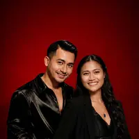 Gaun karya Migi Rihasalay bareng Wisnu Aji dinamai Golden Garuda Sovereign. Gaun emas ini dipakai Dela Deniya dalam MGI All Stars 2026 di Thailand. (Foto: Dok. Koleksi Pribadi Migi Rihasalay)