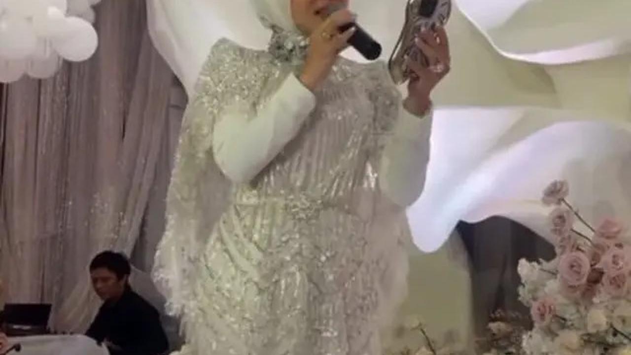 Foto Detail Cincin Syahrini saat Ulang Tahun, Harganya Ditaksir Rp 18 Miliar