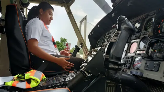 Penerbang helikopter pemadam kebakaran  Asia Pulp and Paper Sinar Mas. (Dok Sinar Mas)