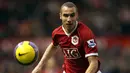 Henrik Larsson. Striker ini dipinjam dari Helsingborg kurang dari 3 bulan pada tengah musim 2006/2007. Ia tampil dalam 7 laga di Liga Inggris dengan mencetak 1 gol. Menurut aturan baru, ia tidak berhak atas medali juara karena tampil kurang dari 10 laga. Ia pun mendapat dispensasi. (AFP/Paul Ellis)