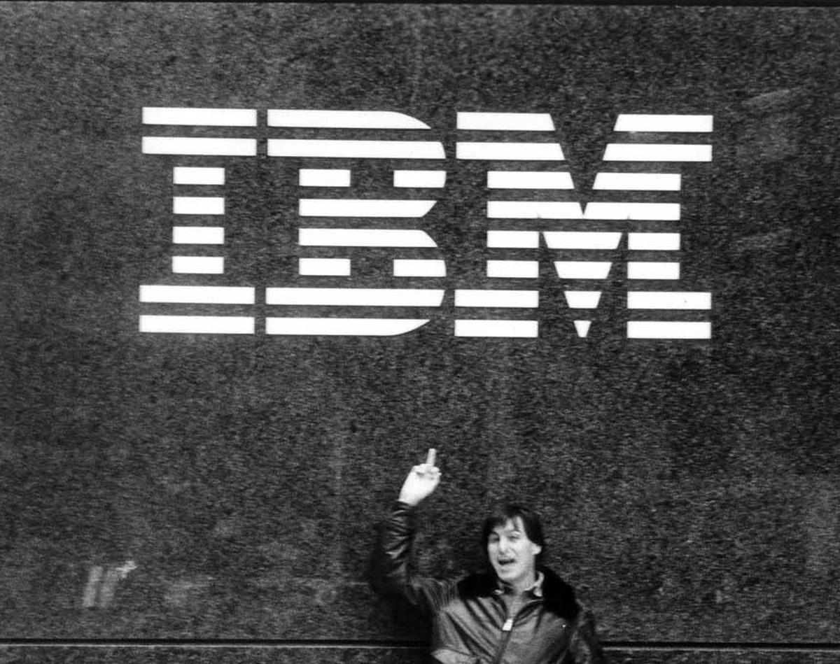 Jaket Coklat Steve Jobs yang Dipakai Berpose Acungkan Jari Tengah di Kantor IBM Dilelang, Harganya Rp 372 juta