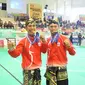 Pasangan DKI Jakarta Hendy dan  Yolla Primadona Jampil meraih medali emas cabang olahraga pencak silat ganda putra PON Jabar 2016 di GOR Lara Satria ITB, Jatinangor, Sumedang, Sabtu (24/9/2016). (istimewa)