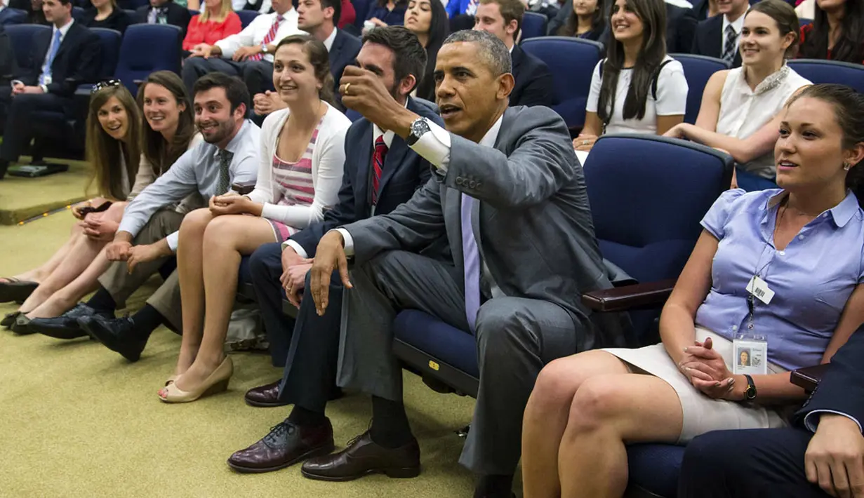 Reaksi Presiden Barack Obama disela-sela acara nonton bareng laga AS kontra Belgia bersama para staffnya di Gedung Eisenhower Executive Office, Washington, (1/7/2014), (REUTERS/Jonathan Ernst) 