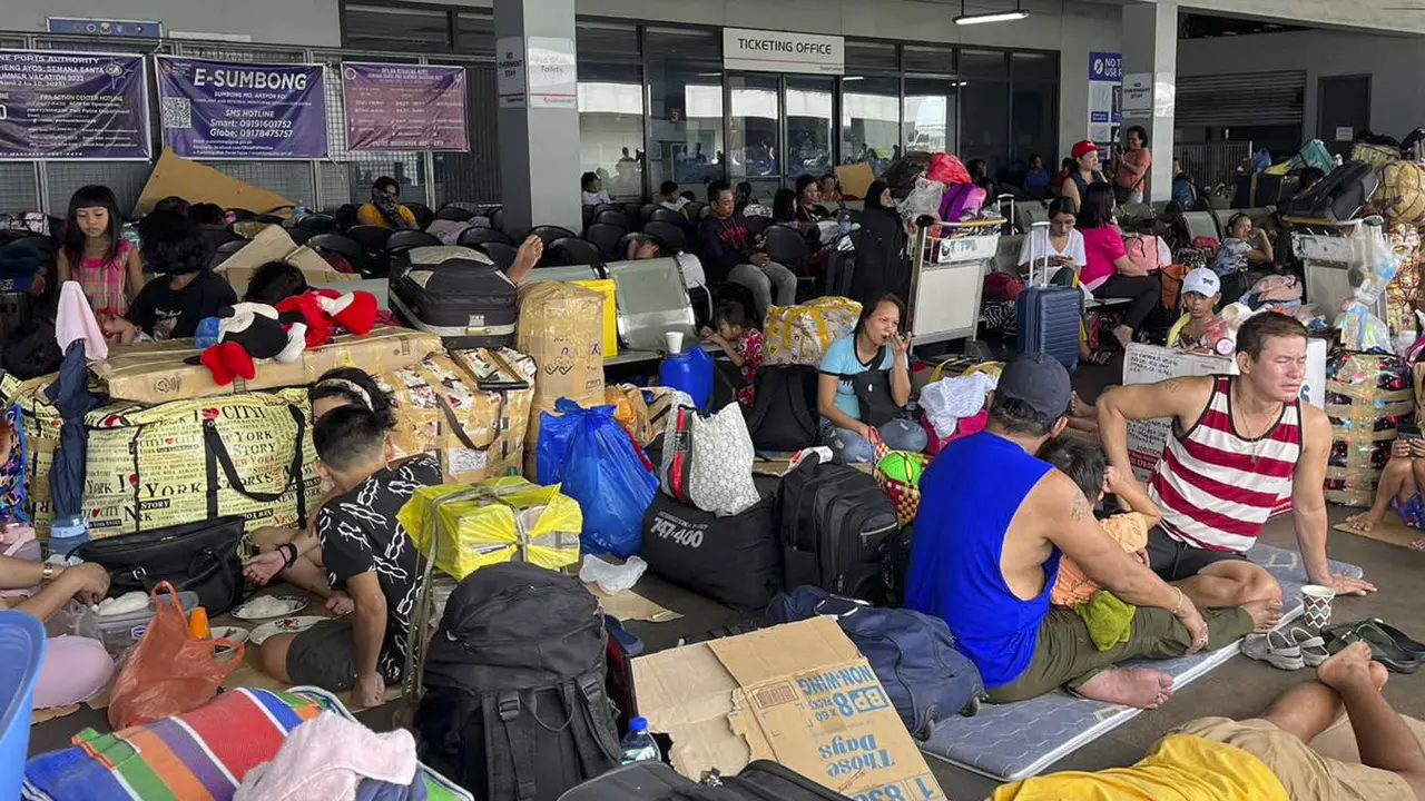 Topan Doksuri Menerjang Filipina utara