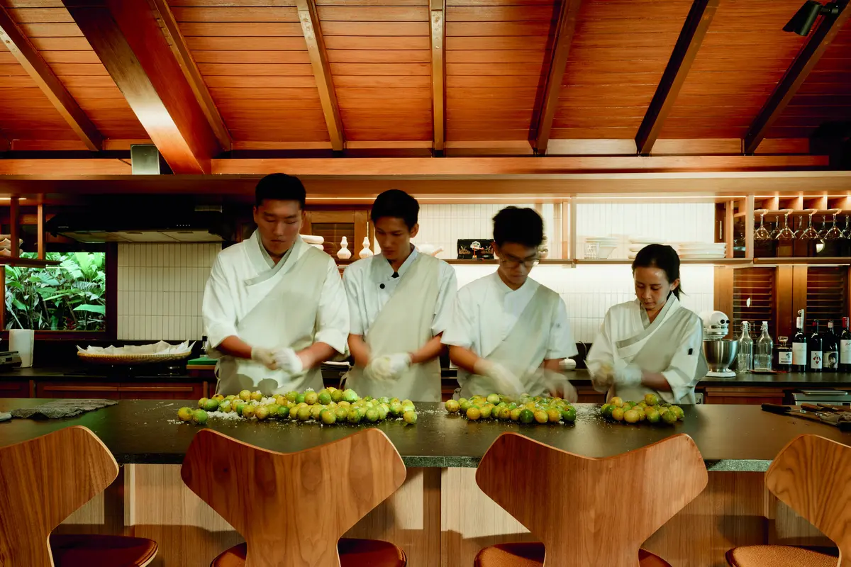 Sentuhan Furnitur Bergaya Skandinavia Lengkapi Pengalaman Fine Dining ala Korea Selatan