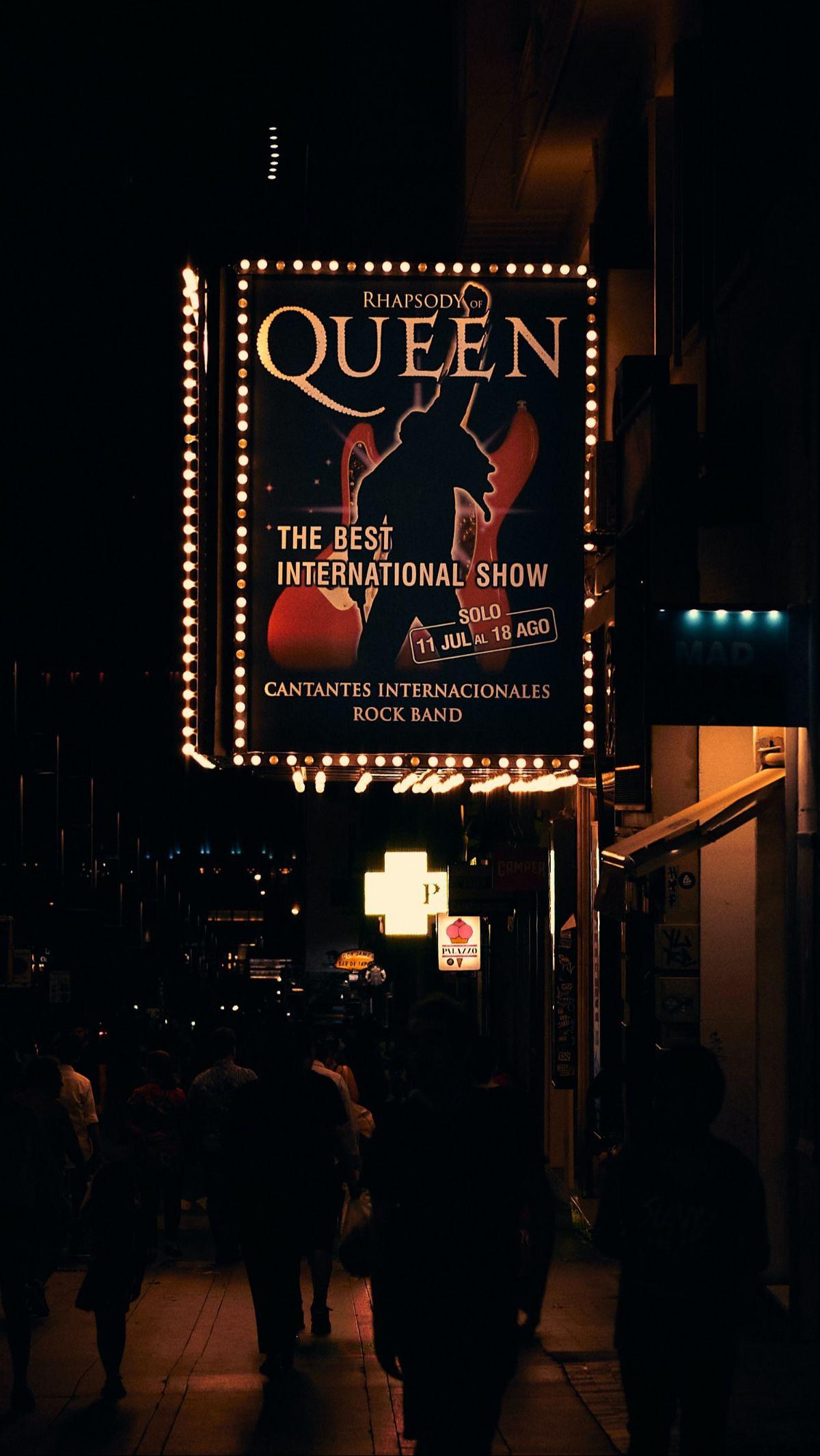 <b>Grup Band Queen Dibentuk</b>