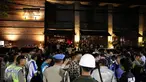 Polda Metro Jaya dan BNN menggelar razia narkotika di tempat hiburan malam di Kemang, Jakarta, Kamis (29/12). Menjelang Tahun Baru 2017, razia gabungan ini digelar dalam rangka cipta kondisi menghindari penyalahgunaan narkoba. (Liputan6.com/Johan Tallo)