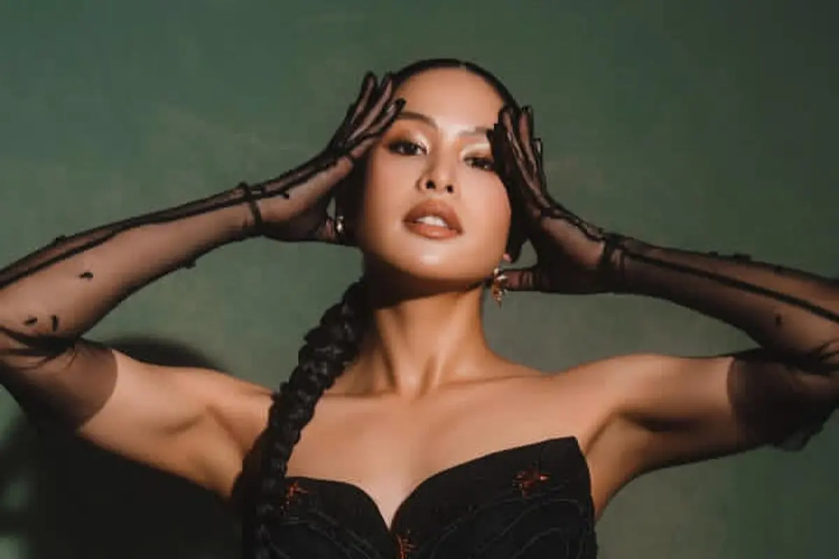 Gaya "Roh Semut" Maudy Ayunda di Premiere Para Perasuk Jadi Sorotan
