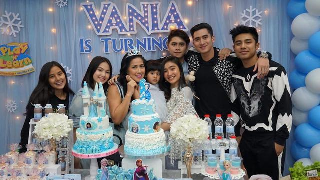 6 Momen Kedekatan Venna Melinda dan Febby Rastanty, Bak Anak Kandung