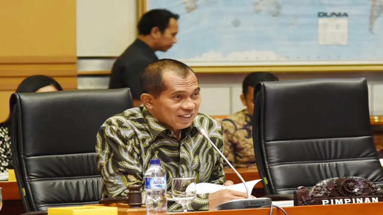 Ketua Komisi I DPR RI Abdul Kharis Almasyhari mengutuk keras langkah AS tersebut dan menyampaikan duka mendalam kepada warga Palestina di Gaza yang menjadi korban kebiadaban Israel.