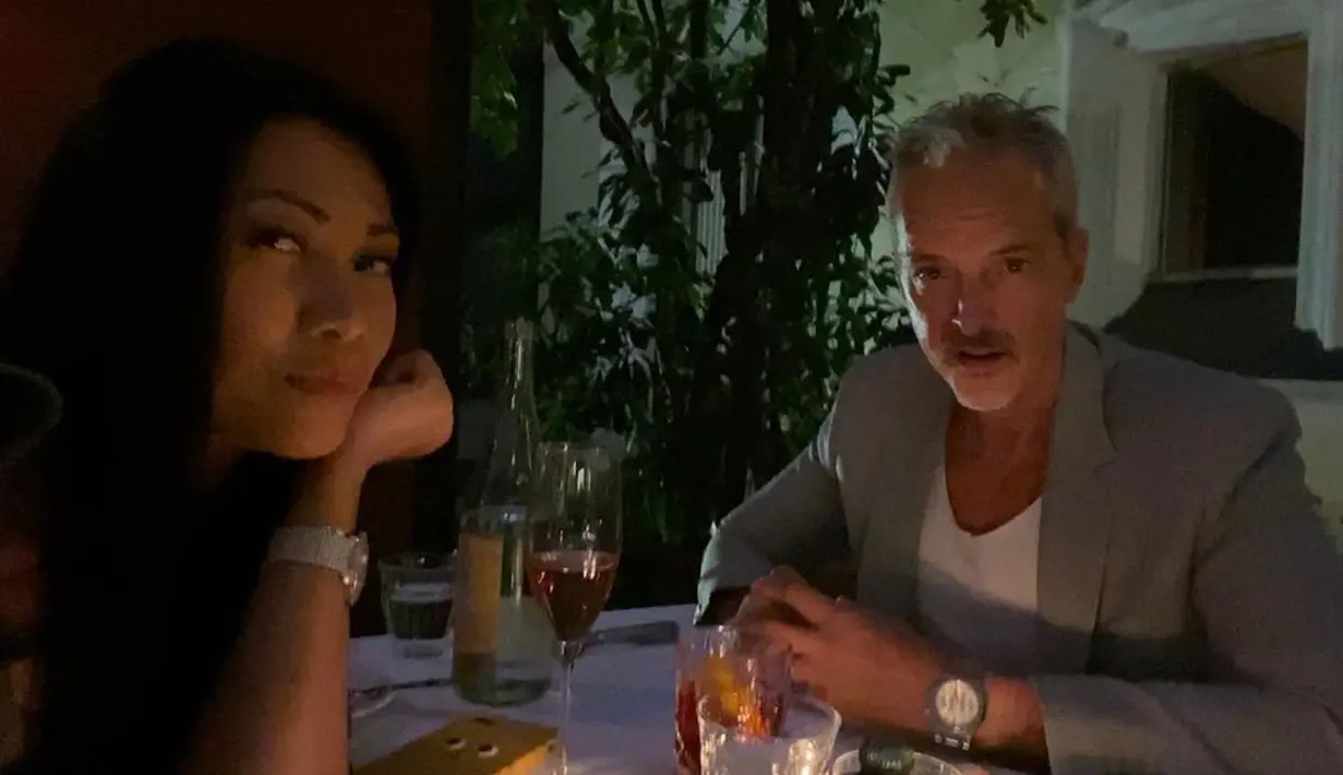 Menurut Anggun, momen ini adalah hal yang langka untuknya. Tentu banyak orang merasa bosan ketika harus terus menerus berada di rumah. Namun ini justru menjadi kesempatan bagi Anggun melakukan hal yang diinginkannya. (Instagram/anggun_cipta)