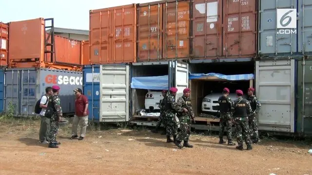 Petugas gabungan berhasil gagalkan upaya penyelundupan tiga kontainer mobil mewah dari Singapura.