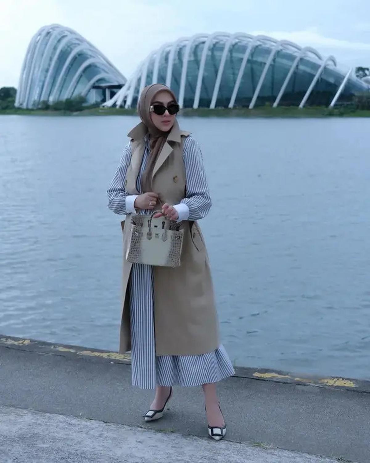7 Outfit Syahrini dengan Blazer, Inspirasi Gaya Trendi dan Elegan
