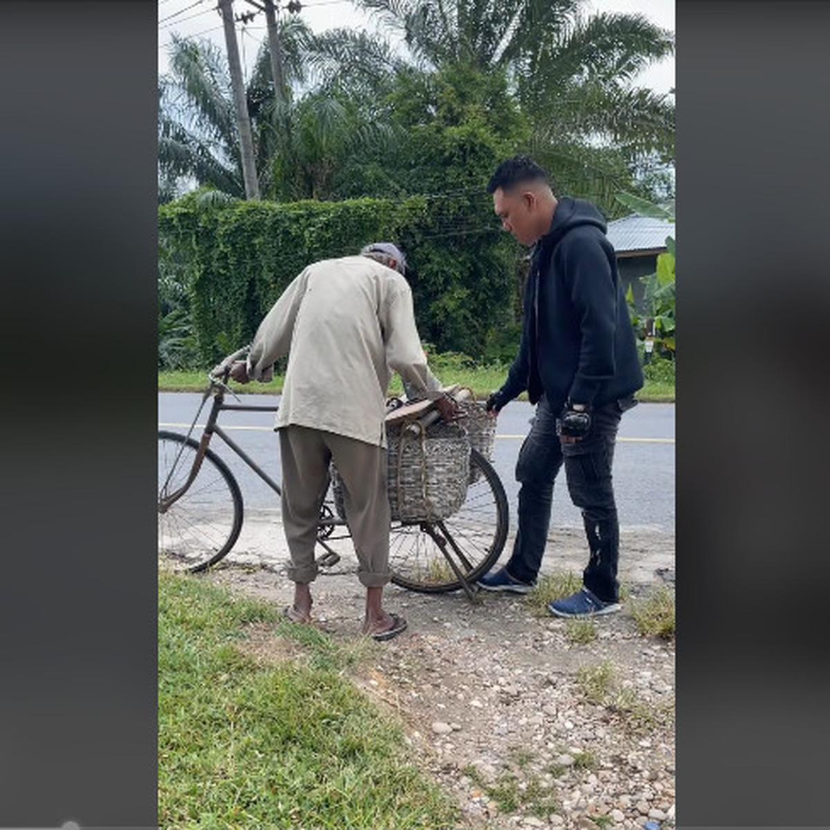 Sosok Kakek Penjual Mangga Keliling dengan Sepeda di Aceh ini Ternyata Keturunan Nabi Muhammad SAW