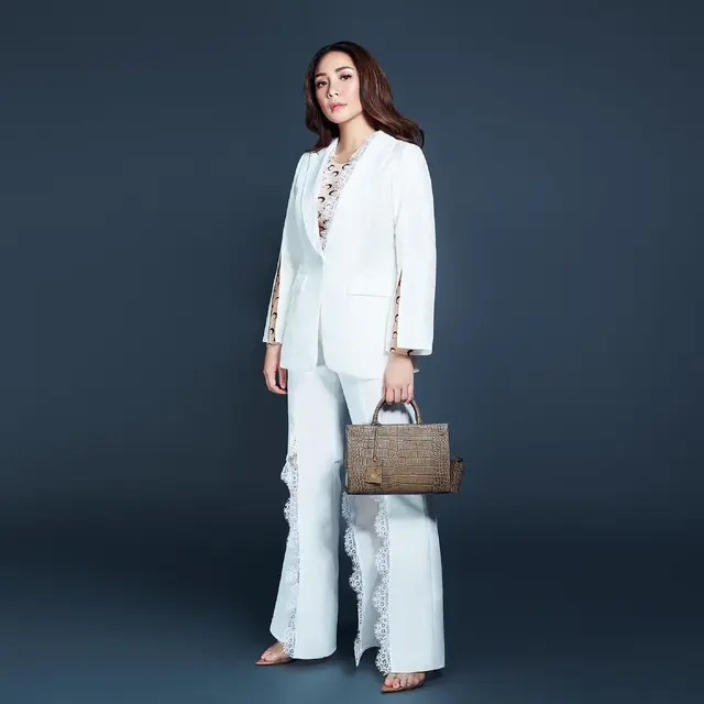 Kolaborasi ROUNN x Nagita Slavina GIGI TOTE BAG/dok. Instagram @rounnofficial