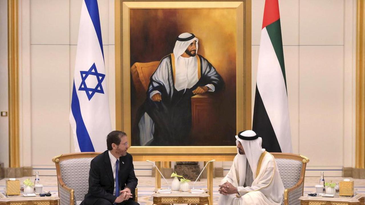 Presiden Israel Isaac Herzog bertemu dengan Pangeran Abu Dhabi, Sheikh Mohammed bin Zayed Al Nahya.
