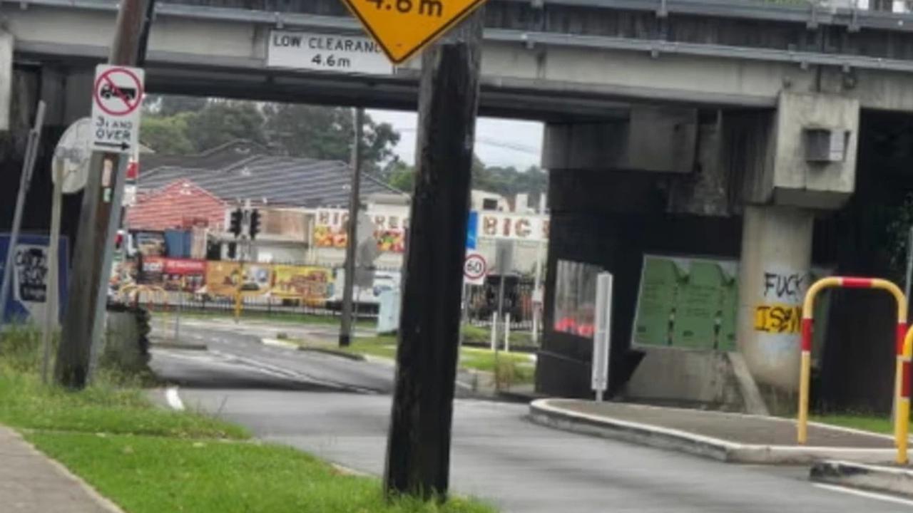 Grafiti Anti-Islam Muncul di Bawah Sebuah Jembatan di Australia, Picu Reaksi dari Berbagai Kalangan