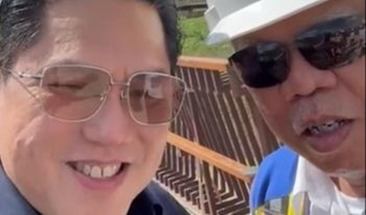 Dalam videonya, Erick terlihat menyapa Menteri PUPR yang ada di sebelahnya.