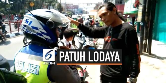 VIDEO: Pengendara Motor Marah Saat Diberhentikan Polisi