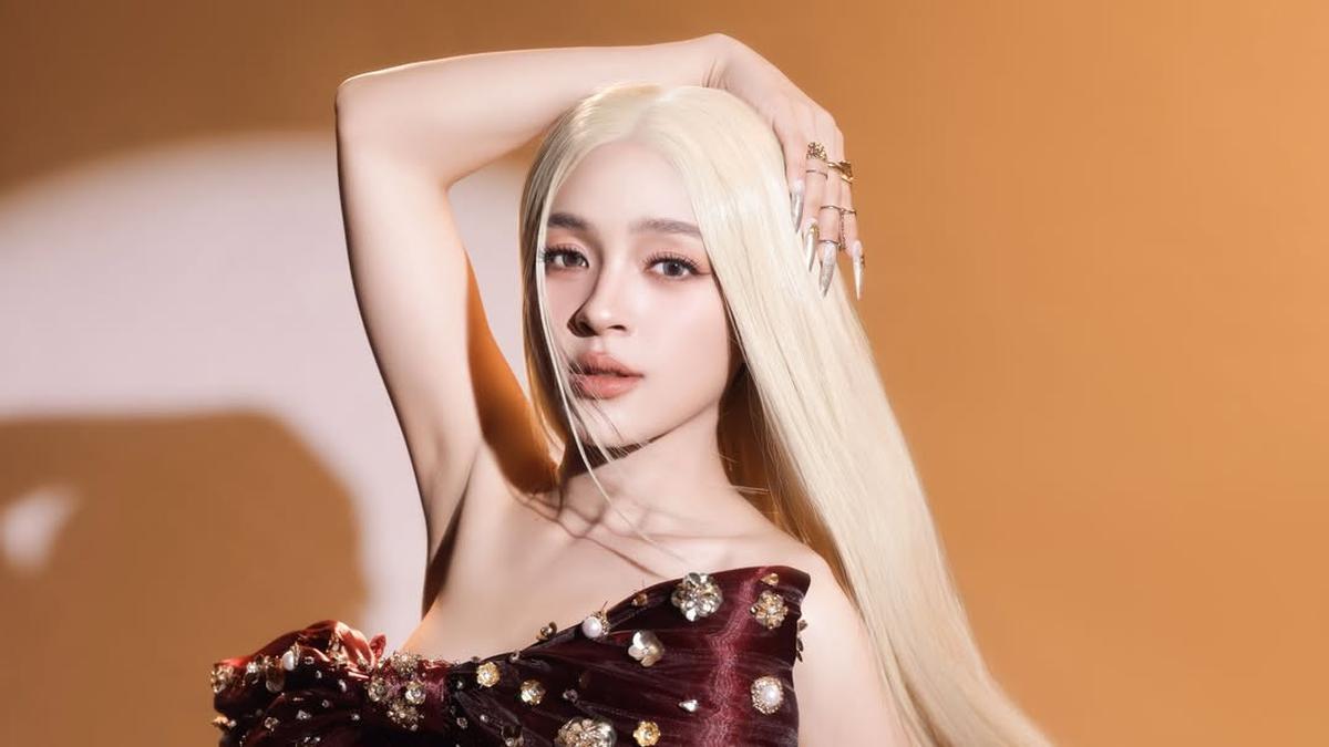 Potret Manglingi Elsa Japasal Bak Karakter Anime dengan Rambut Panjang Blonde