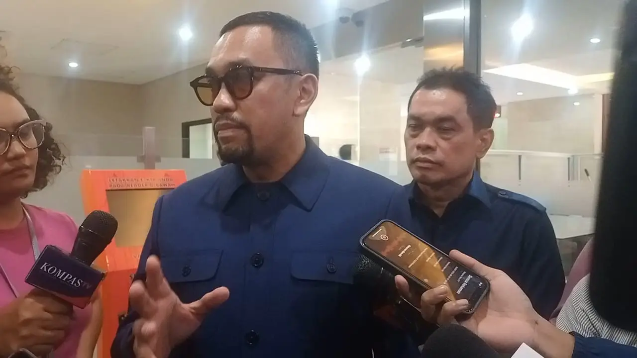 Bendahara Umum Partai NasDem, Ahmad Sahroni  mendatangi Bareskrim Polri, Senin (4/9/2023) (Bachtiarudin Alam/Merdeka.com)