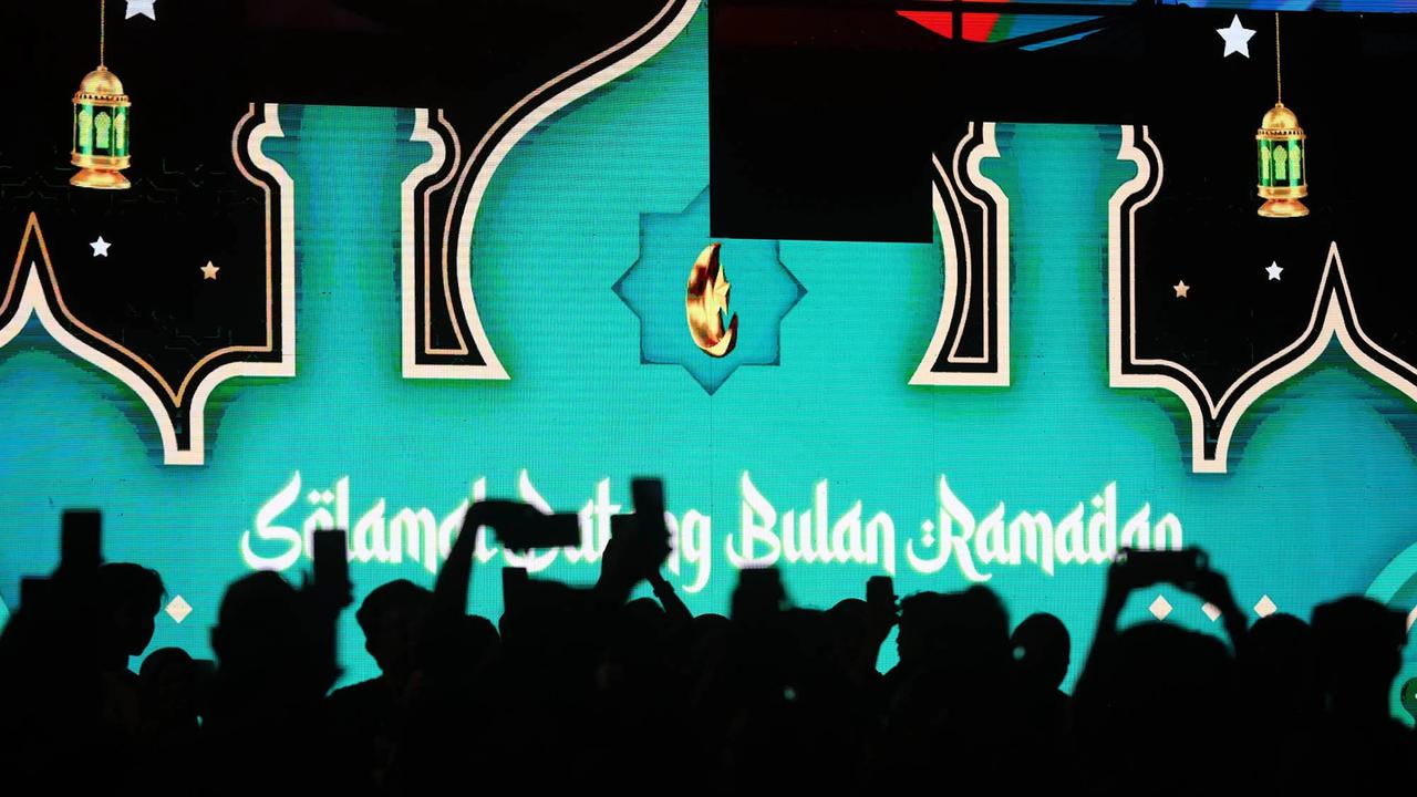 FOTO: Harmoni Imlek dan Ramadhan di Bundaran HI