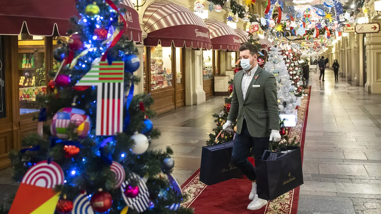 FOTO: Nuansa Natal dan Tahun Baru Sudah Menghiasi Rusia