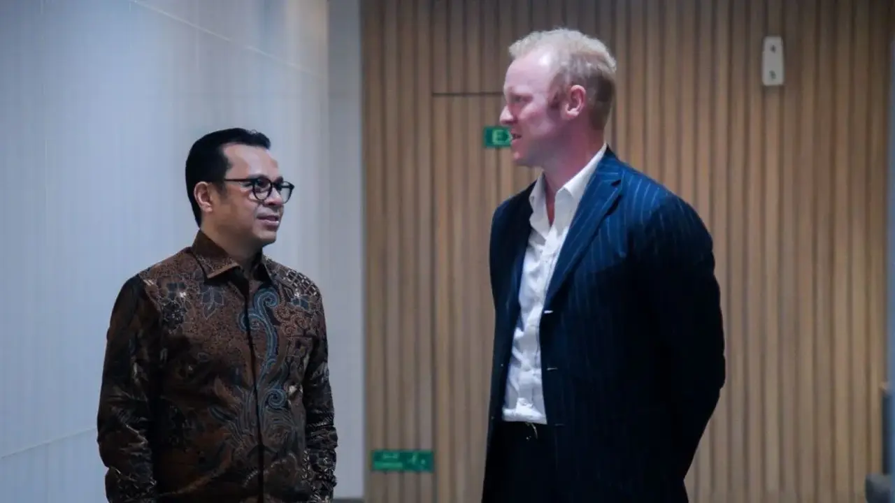 Wamenkomdigi Nezar Patria bertemu periacinal Motion Picture Asociation Asia Pasific (MPA) di Kantor Komdigi, Jakarta. Credit: Komdigi