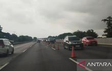 Petugas Terapkan Contraflow Tol Japek KM 70-47 Antisipasi Kepadatan Arus Balik Lebaran