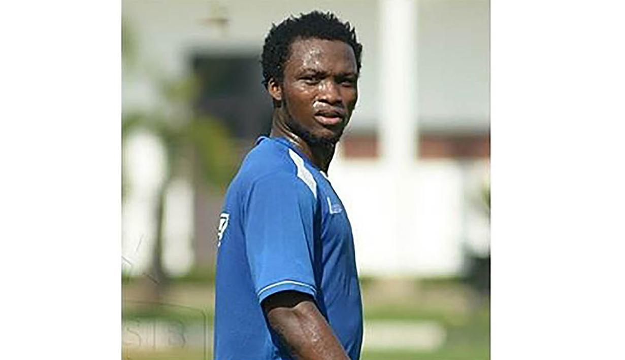 Gelandang lincah Ibrahim Coteh, tampak mulai memakai jersey Persib Bandung. (Instagram)