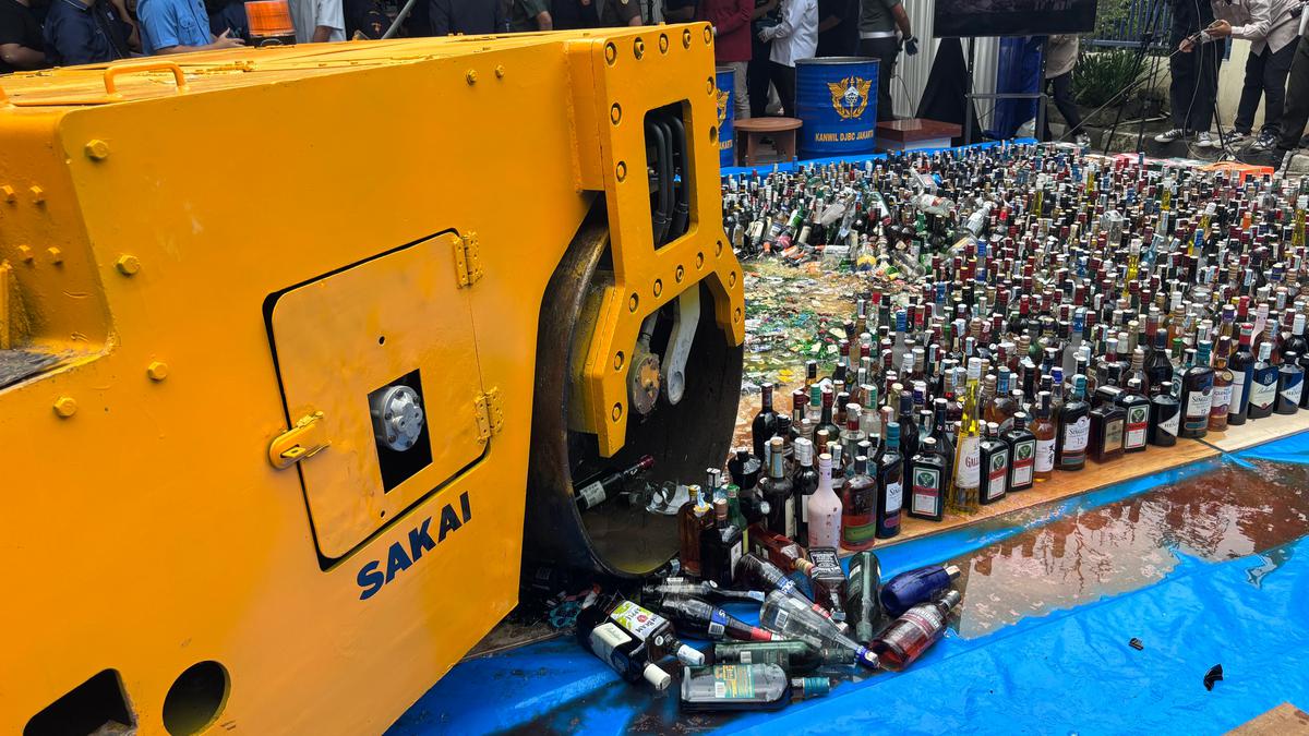 Bea Cukai Musnahkan Rokok dan Minuman Alkohol ilegal, Potensi Kerugian Negara Rp31,6 Miliar