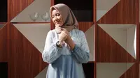 Gaya Tiara Anugrah saat pakai hijab, memesona. (Sumber: Instagram/@tiaraandini)