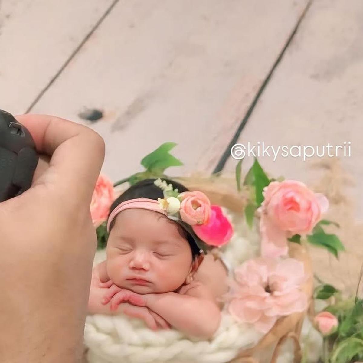 Potret Newborn Baby Kayya Anak Kiky Saputri, Dipuji Terlihat Cantik Sejak Bayi dan Bikin Gemas Netizen