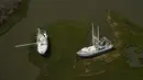 Dalam foto udara ini, kapal-kapal yang rusak terlihat setelah Badai Ida di Golden Meadow, La (6/9/2021). Total korban tewas akibat Badai Ida disebut mencapai 50 orang. (AP Photo/Matt Slocum)