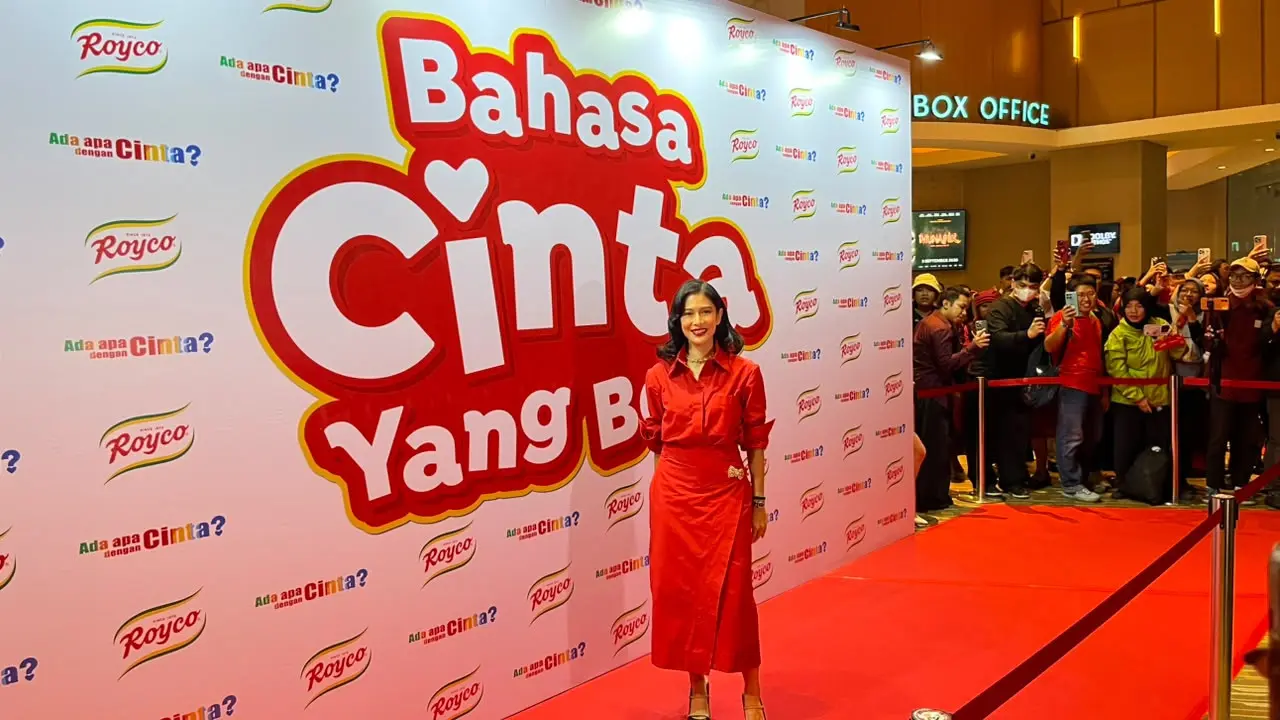 Dian Sastrowardoyo dalam konferensi pers Bahasa Cinta yang Beda di kawasan Jakarta, (11/9/2026). (Liputan6.com/Afradhiya N. R)