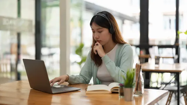 wanita november masalah uang zodiak