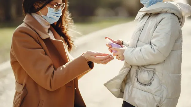 Jaga Kebersihan Lingkungan dan Tangan Anak