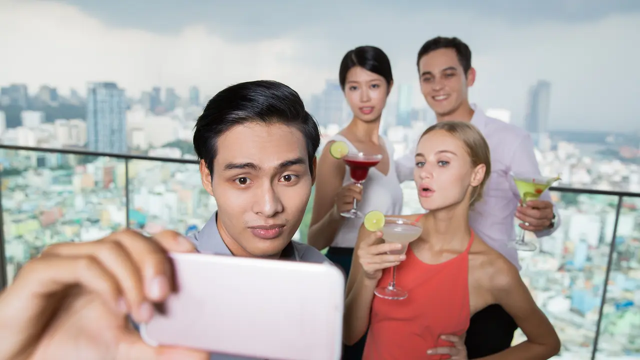 Ketika Gaya Hidup Jadi Cara Menunjukkan Status