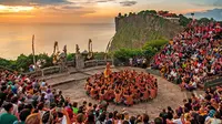 Budaya tari kecak di Bali (foto: comejourney).