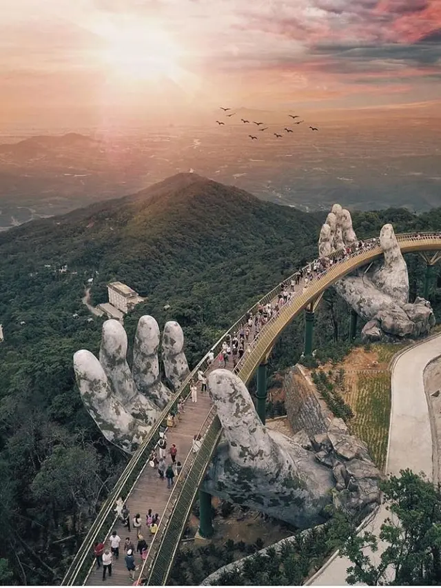 7 Foto Megahnya Jembatan Emas, Tempat Wisata Terbaru di Vietnam