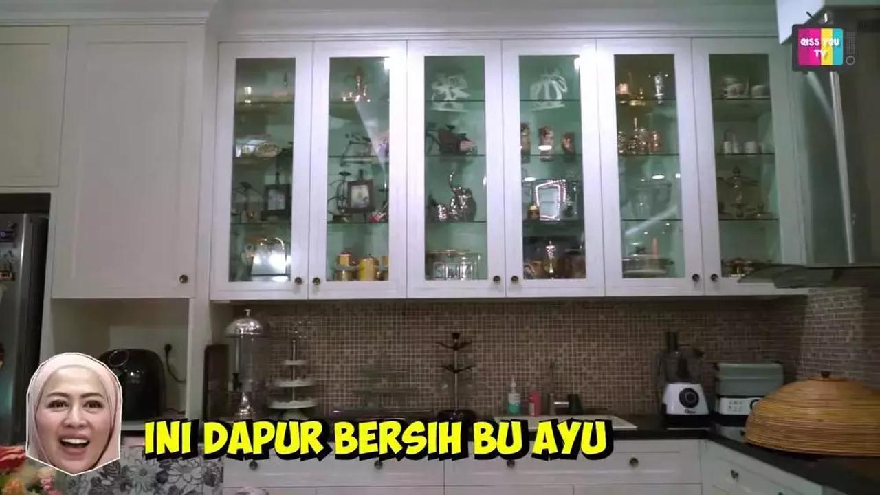 5 Potret Dapur di Istana Megah Denny Cagur, Bergaya Modern Klasik dengan Koleksi Barang-barang Mewah
