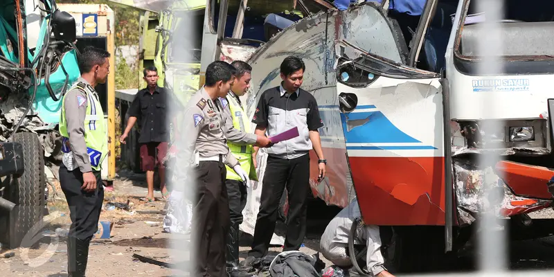 20150715-Kecelakaan Bus Rukun Sayur-Jawa Barat1