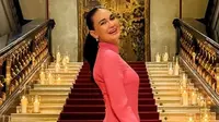 Gaya Kondangan Luna Maya Ini Simpel tapi Fashionable, Jadi Inspirasi untuk Hadiri Acara di Luar Ruangan
