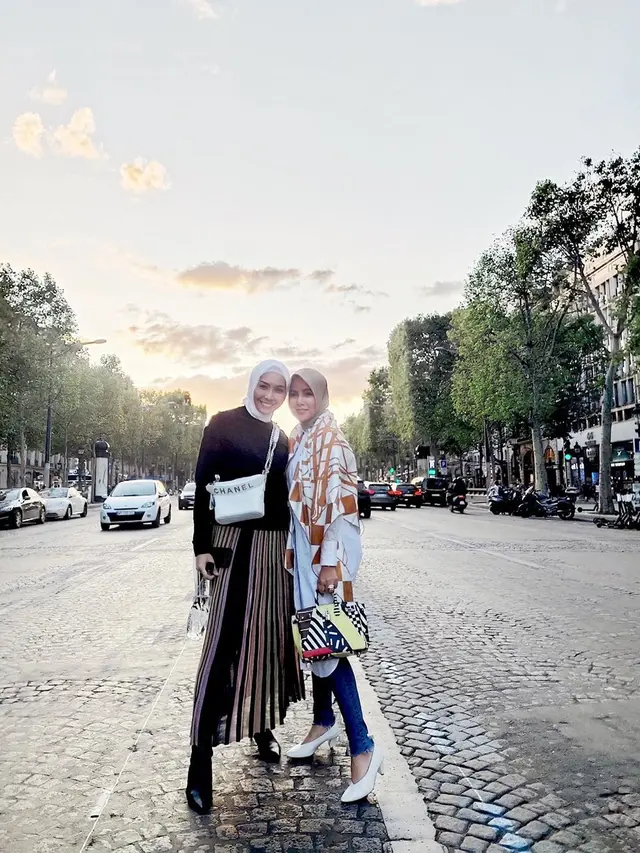 7 Potret Keseruan Ashanty, Olla Ramlan, Nindy Ayunda dan Ririn Ekawati Liburan di Paris