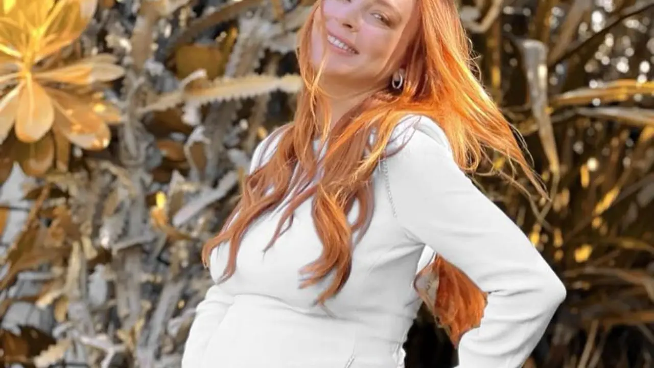 Lindsay Lohan tunjukkan baby bump. (Foto: Instagram/lindsaylohan)