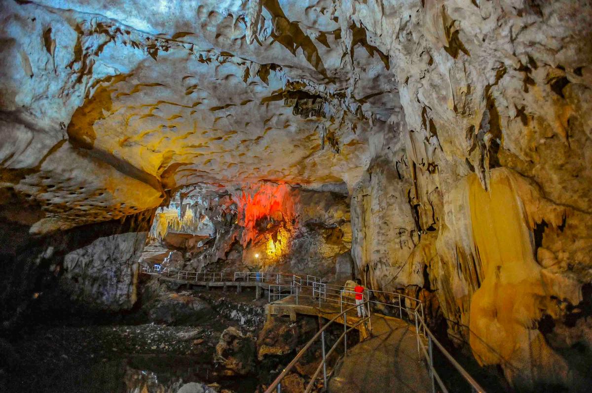 FOTO: Pesona Stalaktit dan Stalagmit Goa Lowo, Keajaiban Alam Trenggalek