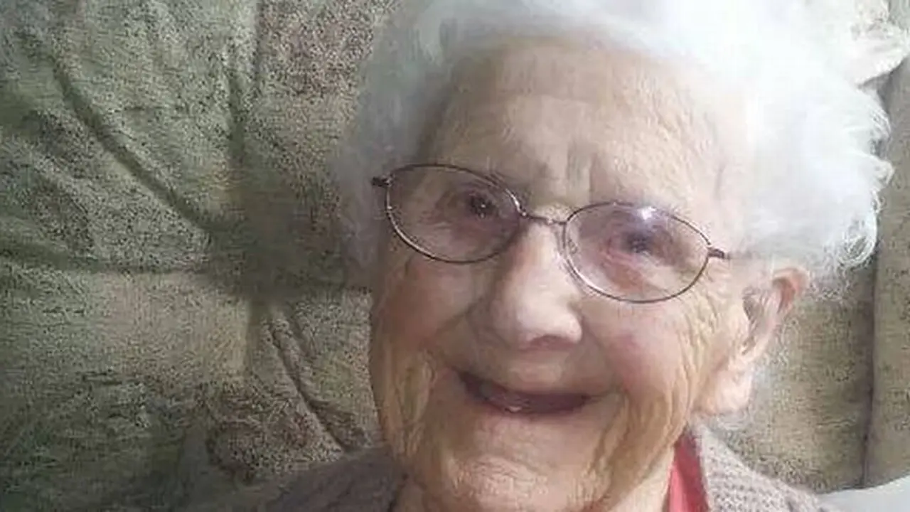 Ultah Nenek 104 Tahun Heboh di Facebook